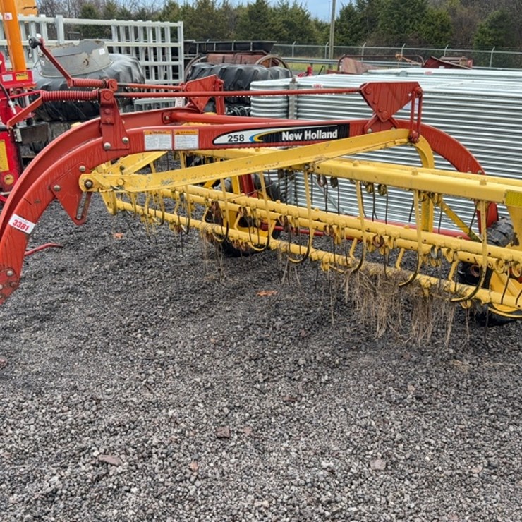 NEW HOLLAND 258