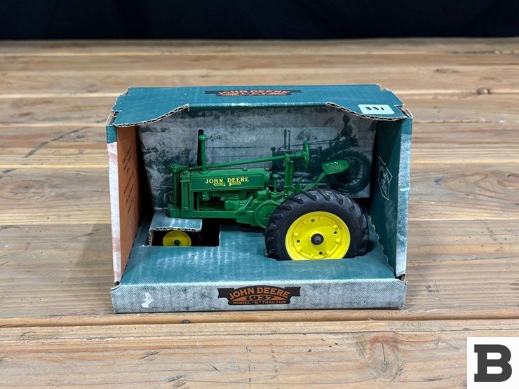 ertl-die-cast-replica-1937-john-deere-model-"b"-tractor-1:16-scale-image-1