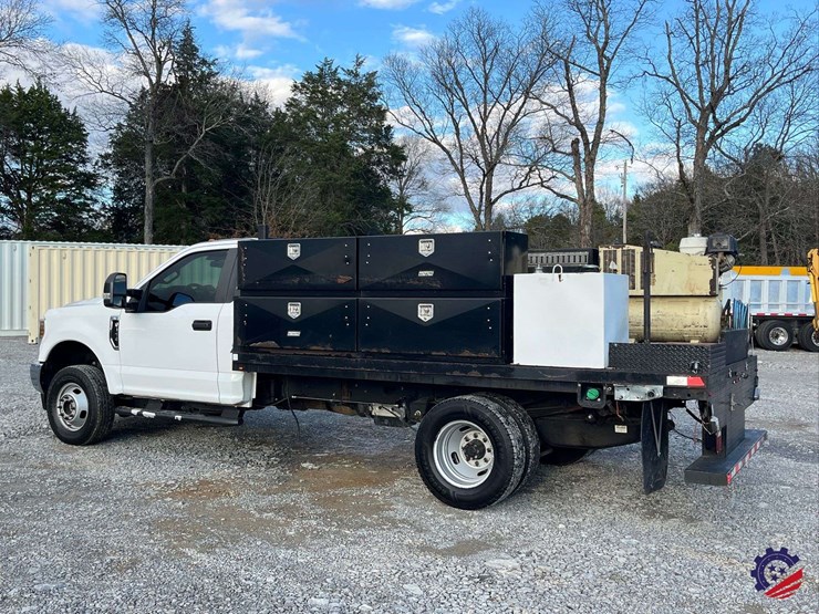 2019-ford-f350-xl-image-3