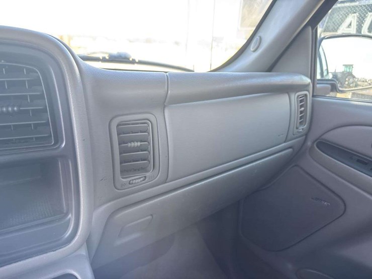 2005-gmc-sierra-2500-image-23