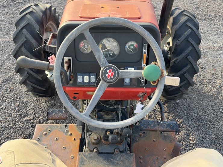 massey-ferguson-451-image-17