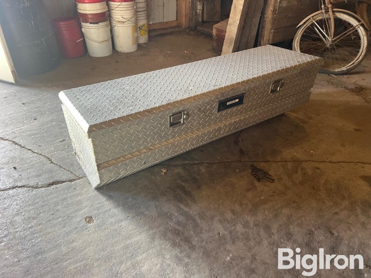 truck-bed-tool-box-image-3