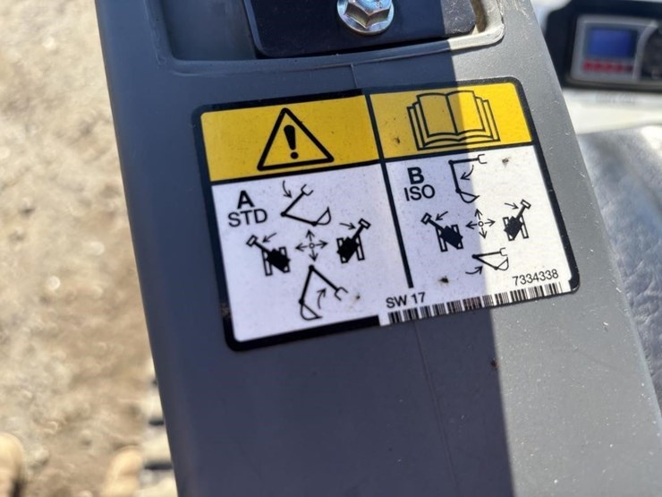 2022-bobcat-e10e-hydraulic-excavator-image-28