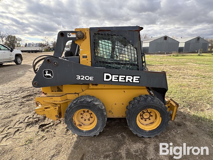 2013-deere-320e-image-4