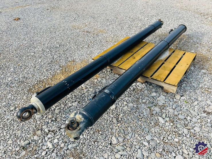 caterpillar-745-image-30