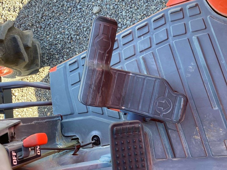 kubota-l4240d-tractor-image-47