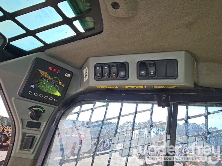 2023-caterpillar-299d3-xe-image-31