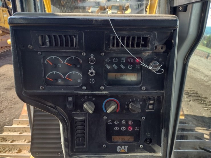 2004-caterpillar-d6r-xl-image-7