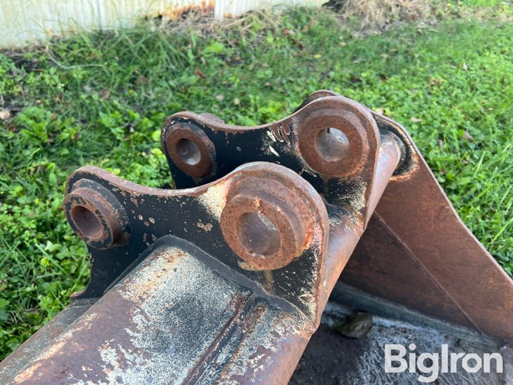 dymax-29"-smooth-edge-bucket-image-10