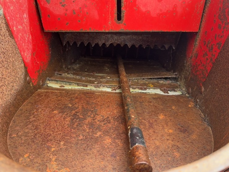 new-holland-352-image-4