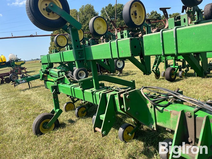 john-deere-845-image-10