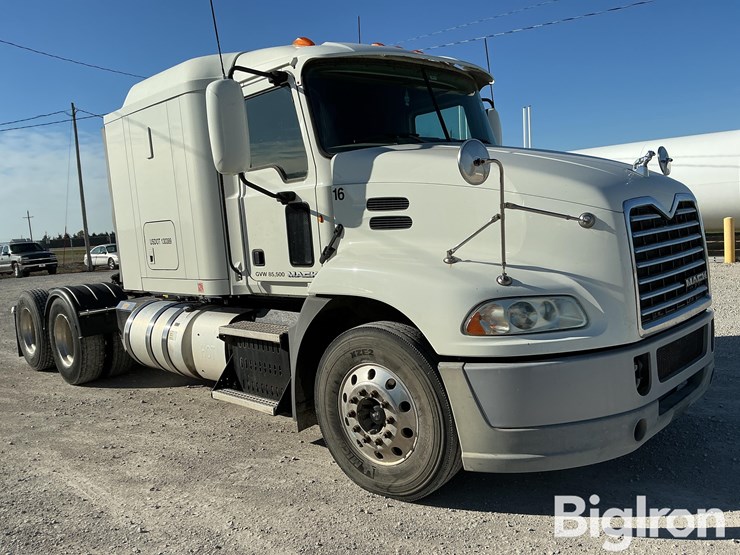 2014-mack-cxu613-t/a-truck-tractor-image-3