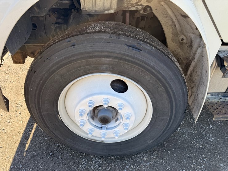 2013-freightliner-m2-box-truck-image-7