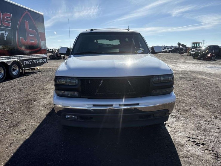 2005-chevrolet-suburban-image-7