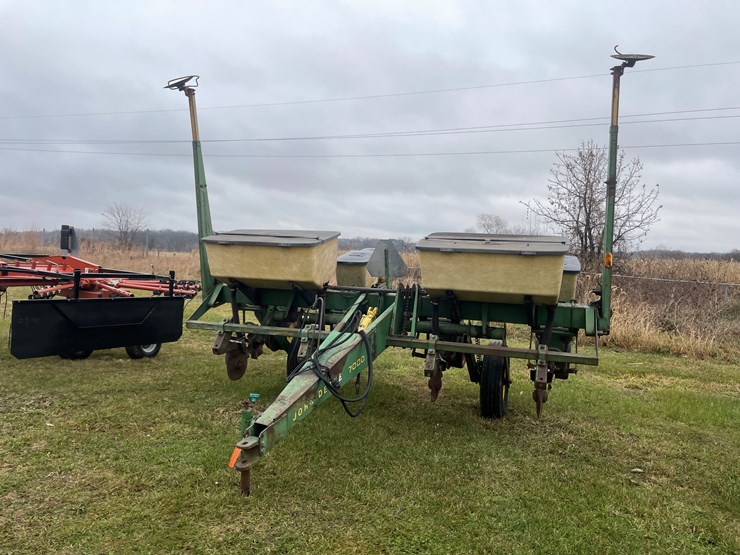 john-deere-7000-image-1