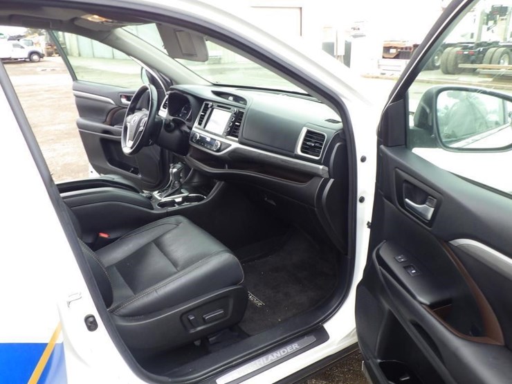 2017-toyota-highlander-image-6