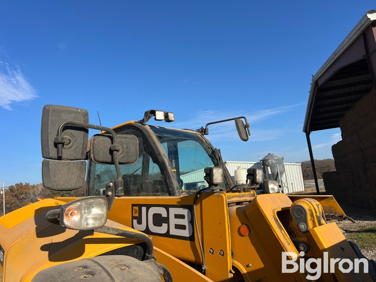 2020-jcb-542-70ag+-telehandler-image-9