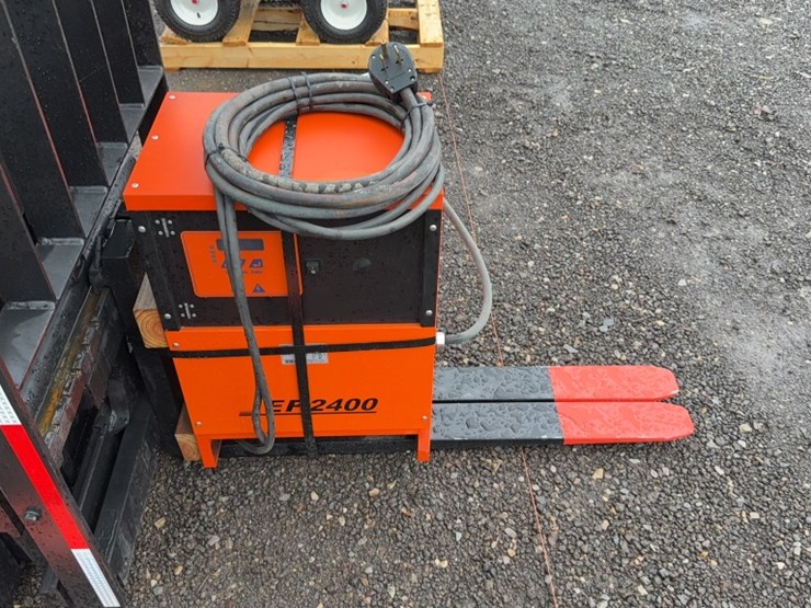 #2033-•-toyota-walk-behind-pallet-jack-image-3