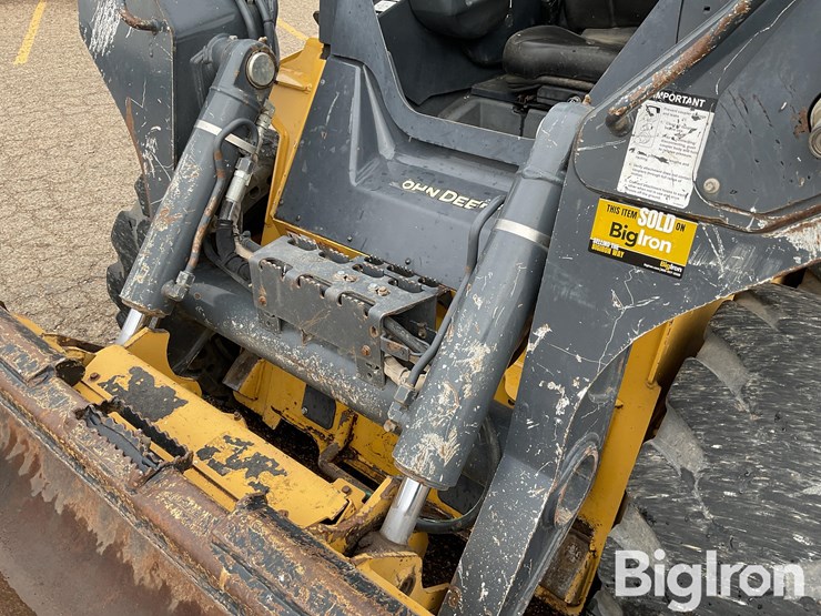 2021-deere-332g-image-10