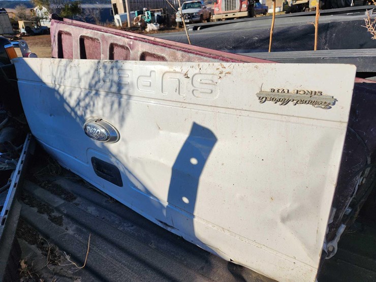 2021-chevrolet-1ton-image-7