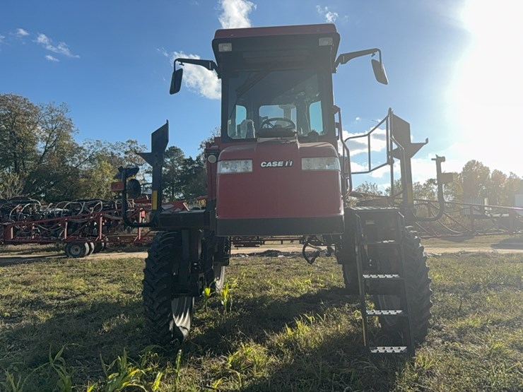 case-ih-3185-patriot-sprayer-image-2