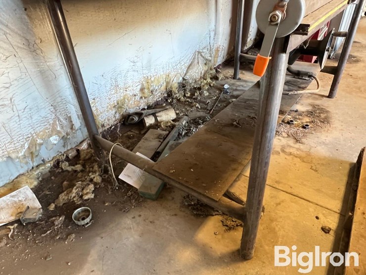 steel-workbench-&-supplies-image-8