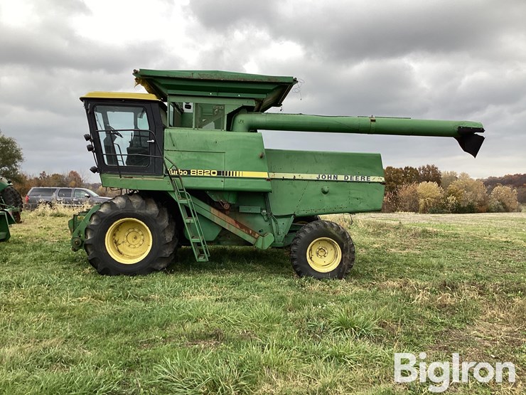 1983-john-deere-8820-image-8