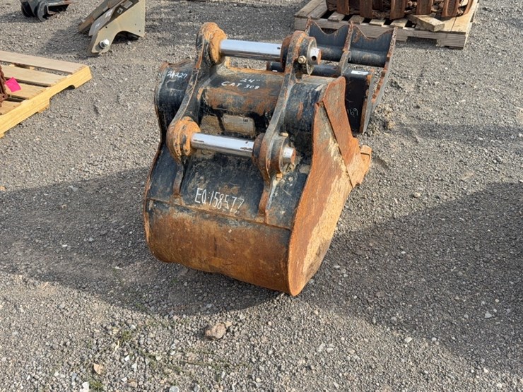 2005-caterpillar-24-image-3