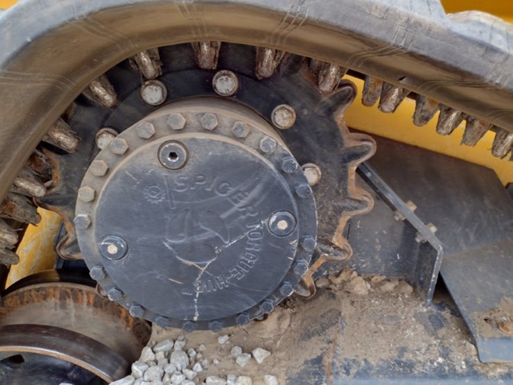 23-deere-331g-image-28