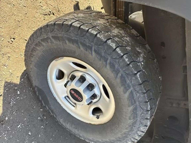 2005-gmc-sierra-2500-image-10