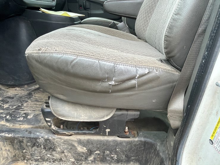 #1064-•-2012-gmc-savana-1-ton-van-(has-wi-title)-image-47