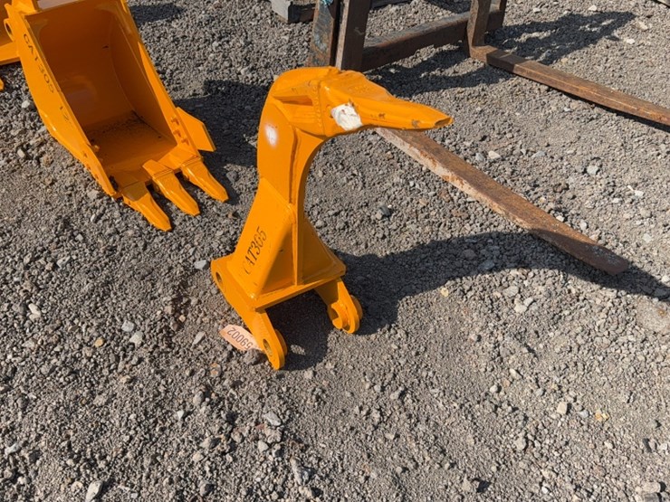 caterpillar-305-image-1