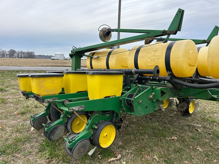 john-deere-7200-image-16