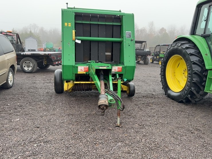 john-deere-335-image-2