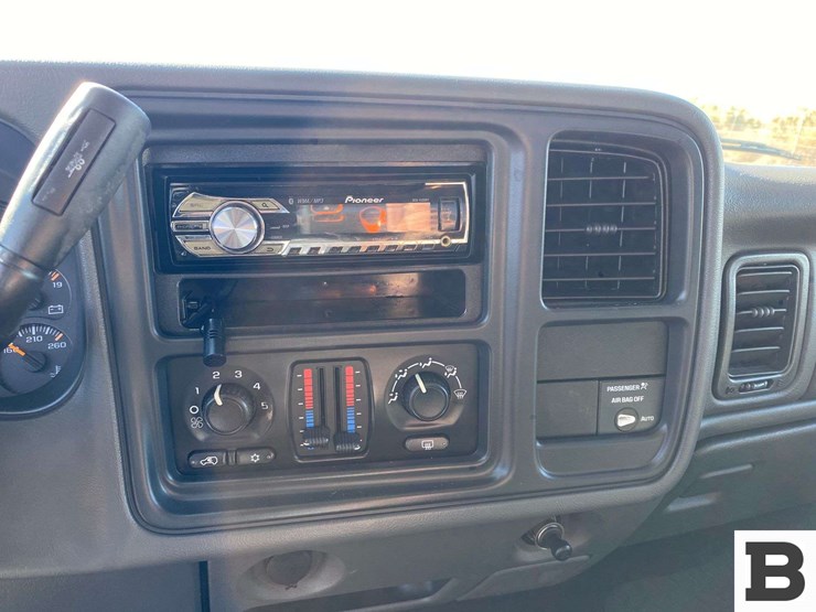 2004-chevrolet-silverado-1500-image-28