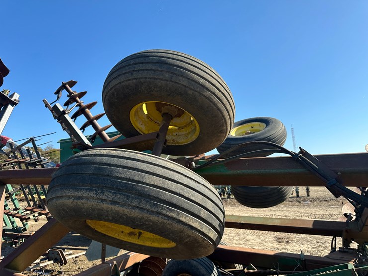 john-deere-26-image-11