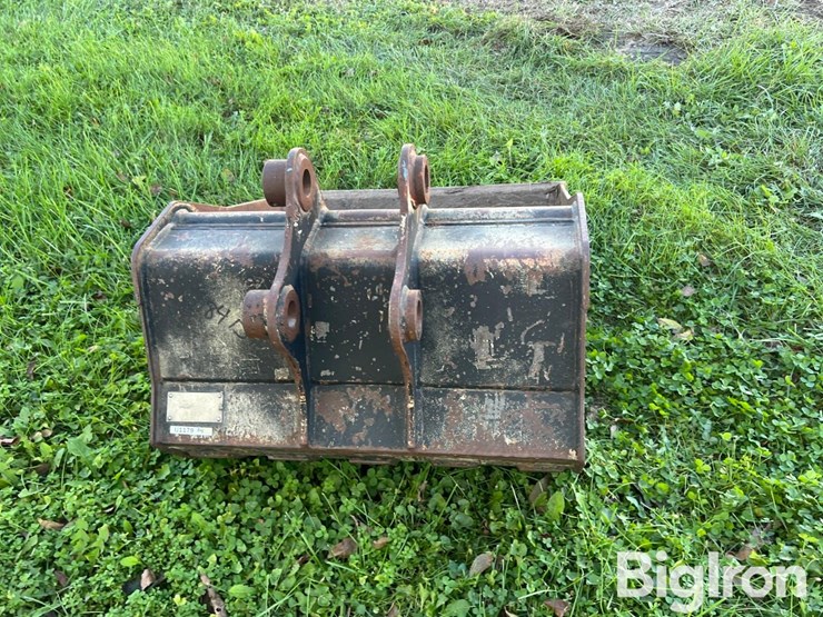 dymax-29"-smooth-edge-bucket-image-6