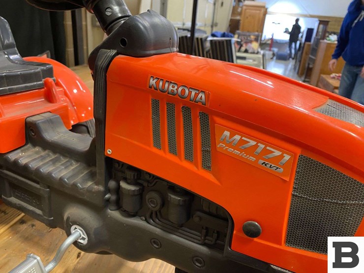 kubota-m7171-premium-kvt-toy-pedal-tractor-and-trailer-image-9