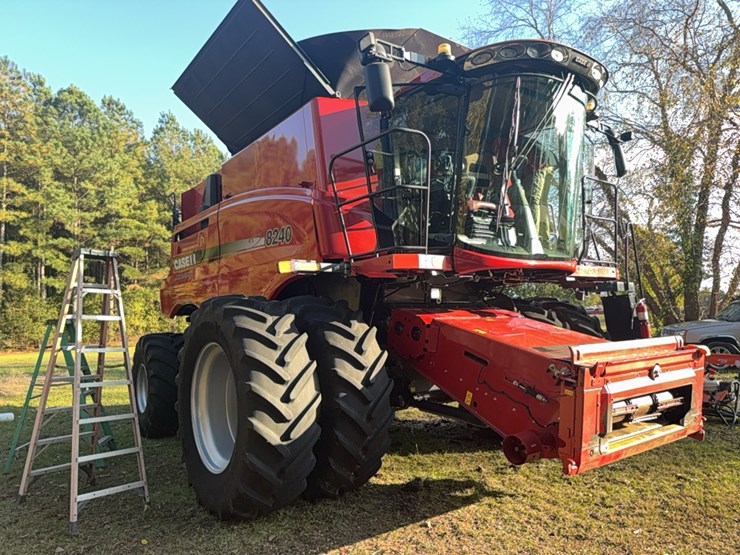 2018-case-ih-8240-image-3