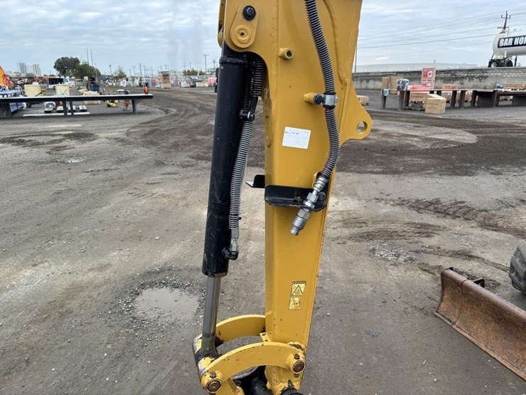 2022-caterpillar-302.7cr-image-15