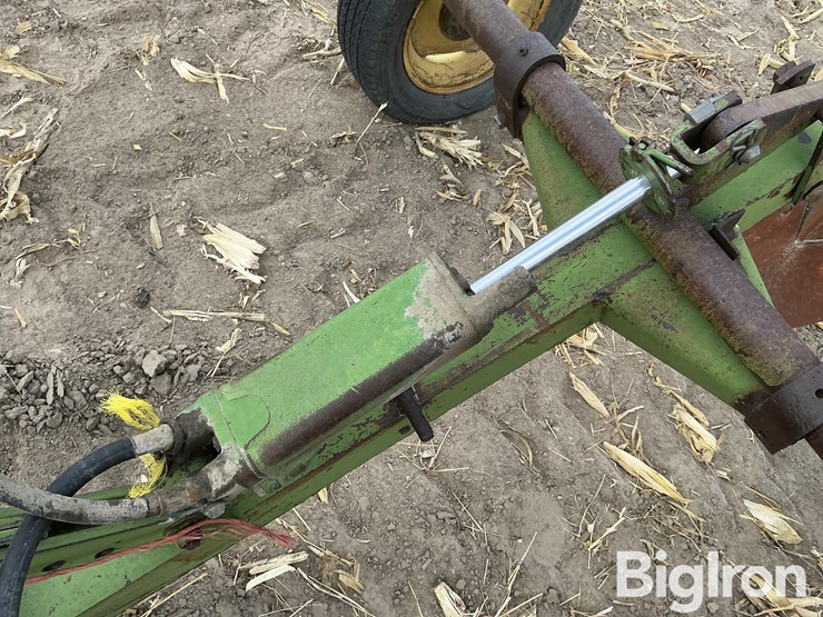 john-deere-12-image-13