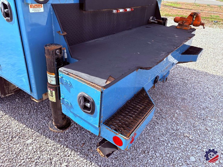 2012-peterbilt-337-image-36