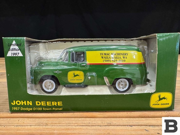 1957-john-deere-d100-image-2