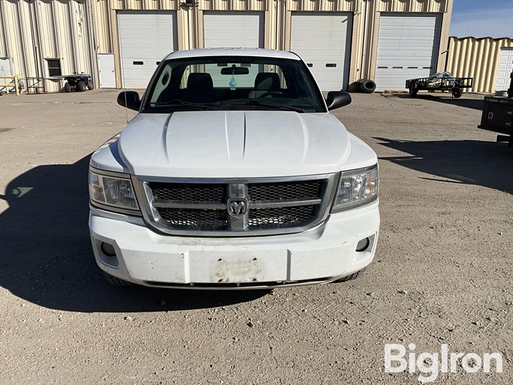 2010-dodge-dakota-image-2