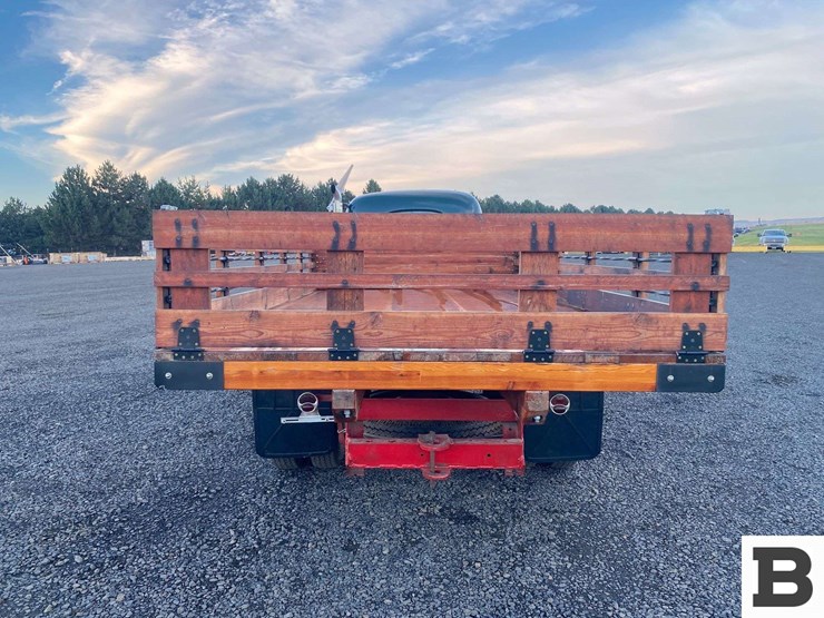 1940-international-d5-30-flatbed-truck-image-4