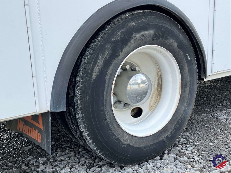 2013-ford-f750-image-9