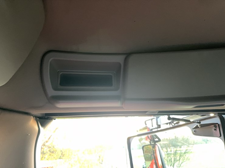 2018-case-ih-8240-image-146