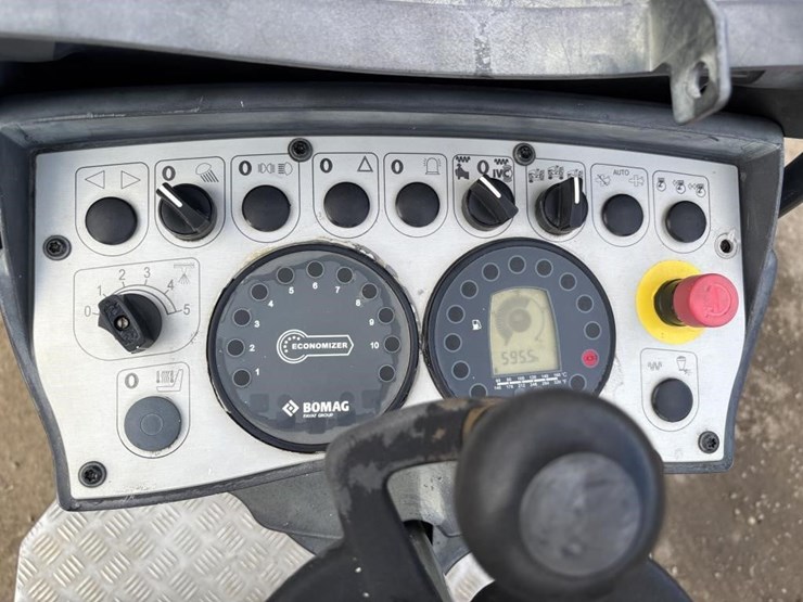 2017-bomag-bw120-image-18