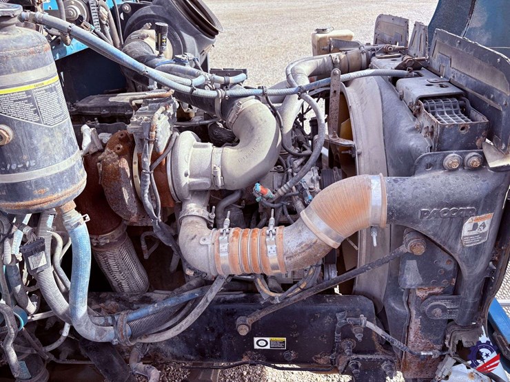 2012-peterbilt-337-image-26