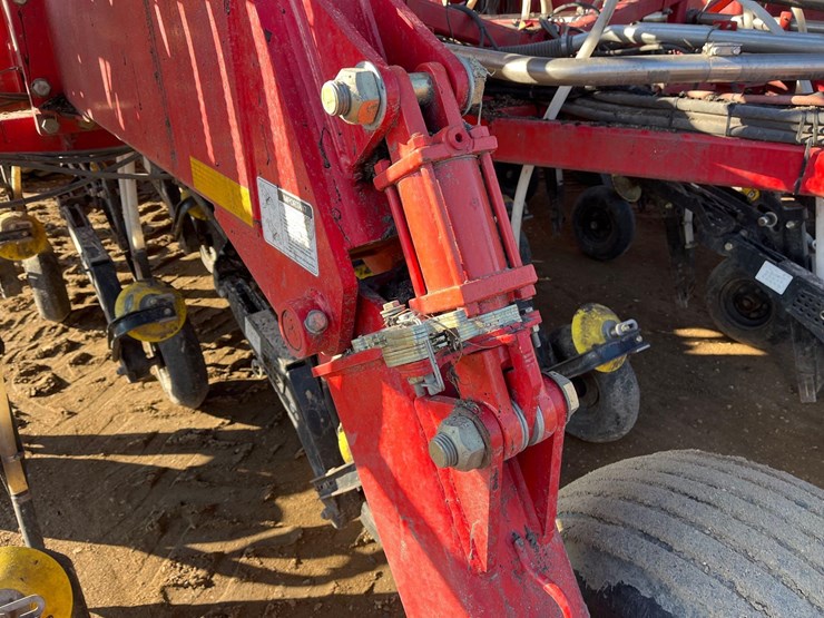 2016-bourgault-3320-66-image-92